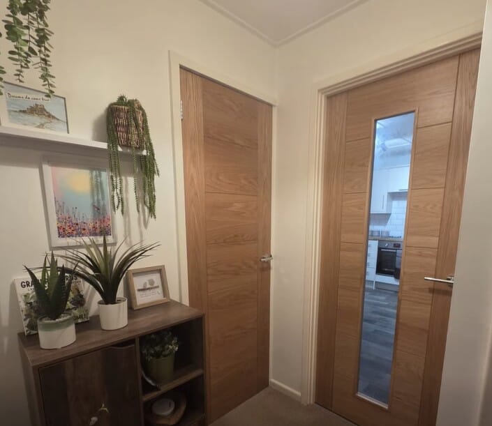 1981 x 762 x 35mm (30") Modern 7 Panel Oak Clear Glazed - Prefinished Internal Doors
